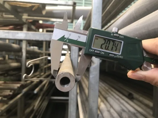 Ống Đúc Inox Phi 20
